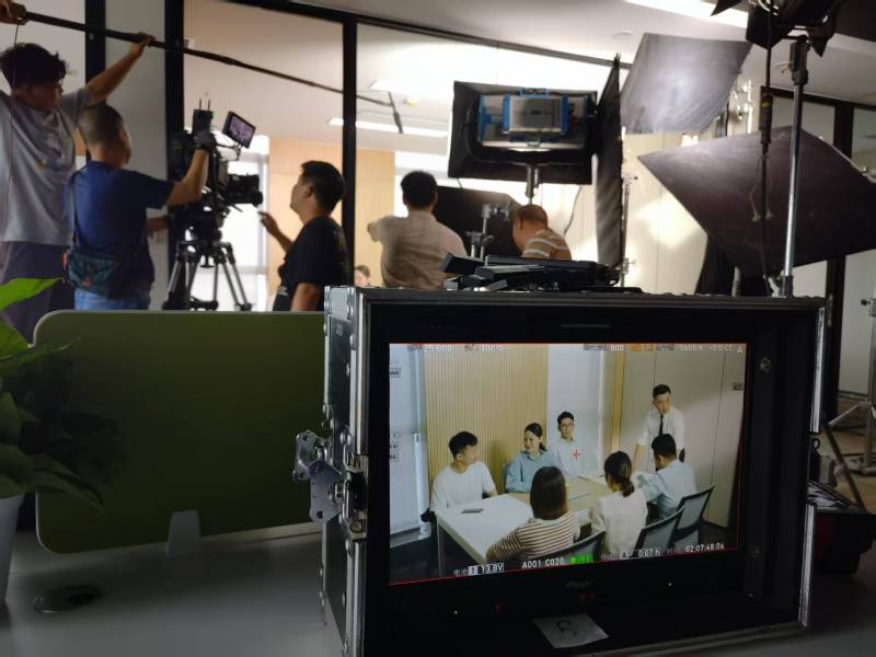 广宗县TVC拍摄公司：科技产品视觉化大师，诠释未来感与功能美学